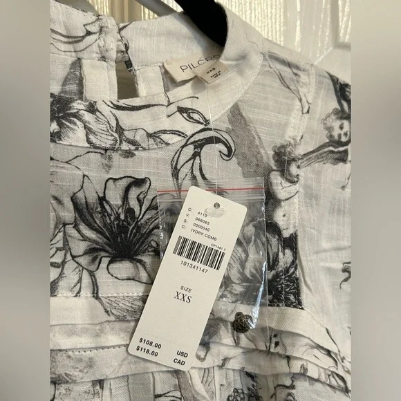 Pilcro Anthropologie Print Ruffle Puff Sleeve Crop black/white XXS top NWT - Picture 6 of 7